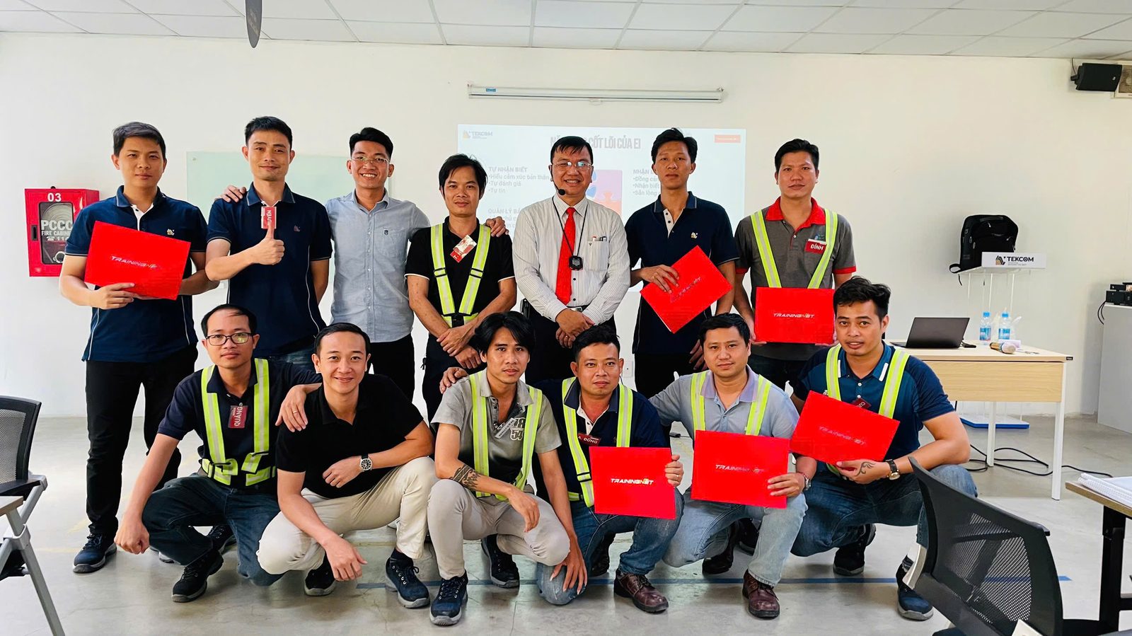 Tekcom - Effective Communication Skills for Production Supervisors